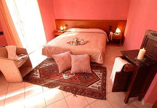Vercurago Hotel San Gerolamo מראה חיצוני תמונה